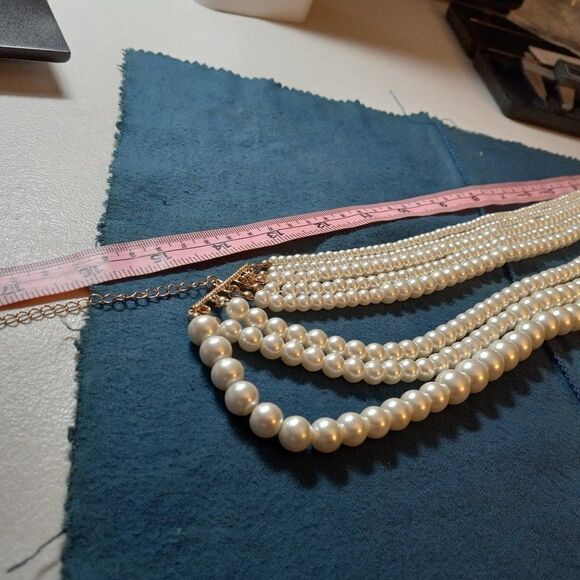Pearl necklace faux statement jewelry - Picture 5 of 7